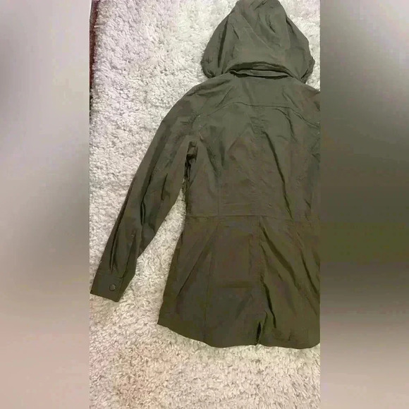 L.L. Bean Luna Women's Windbreaker Rain Jacket With Hood - Picture 8 of 16